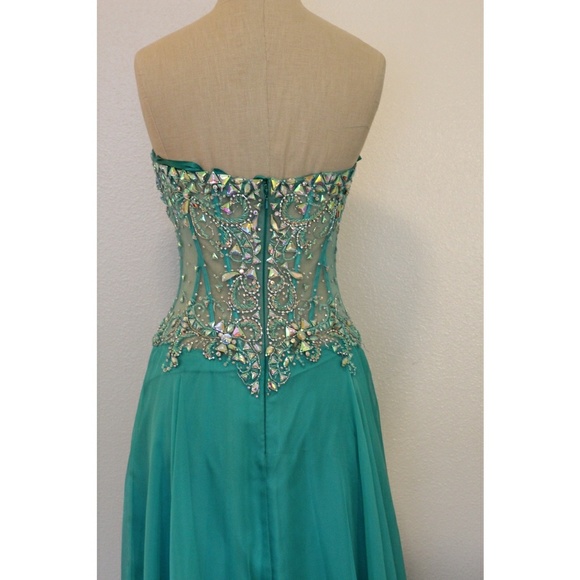 👗Mori Lee Prom Dress👗 - Picture 3 of 8